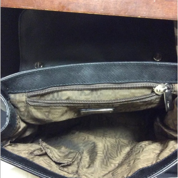 Ferragamo pocketbook with matching wallet - Picture 8 of 13